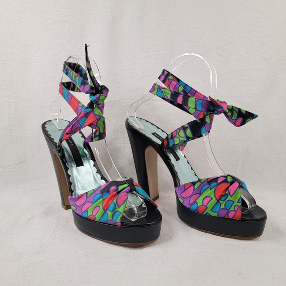 Marc Jacobs Geometric Print Silk Satin Wrap Platform Sandals Made in Italy 6
D - Picture 2 of 11